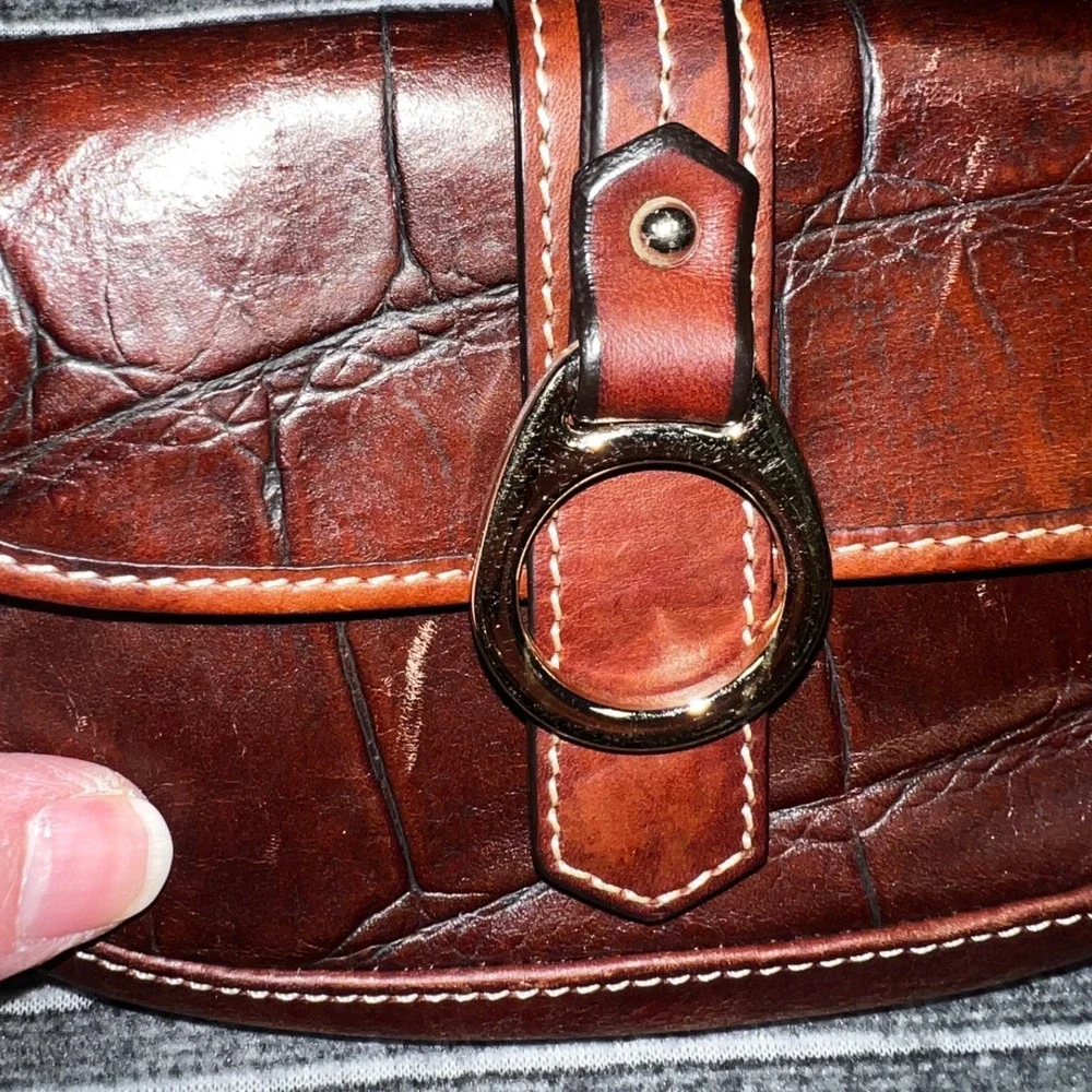Dooney & Bourke Brown Croc Embossed Leather Wristlet Snap Closure Red Lining